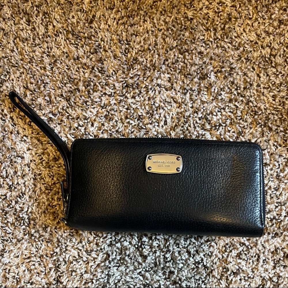 MICHAEL KORS SAFFIANO LEATHER WALLET WRISTLET